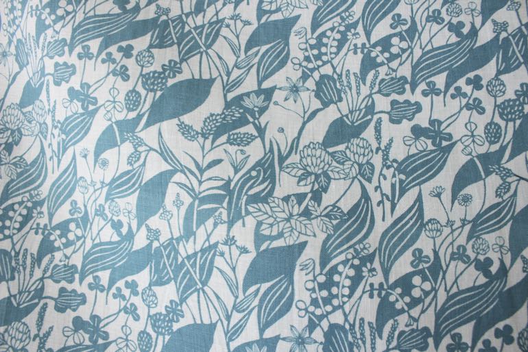 LINNETリネンプリント <br />
        おとなり草　レイクブルー